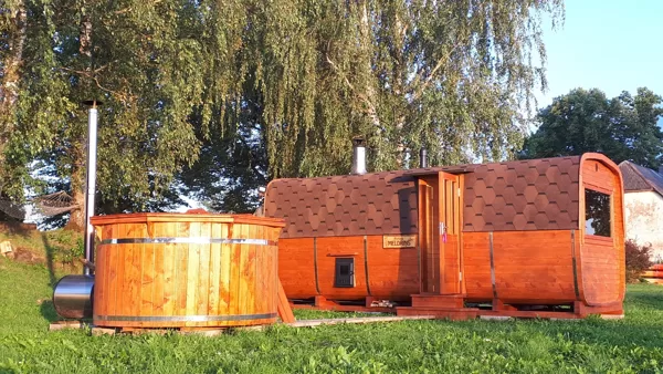 Sauna and hot tub