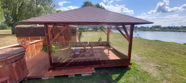 The sides of the awning can be lowered to prevent wind and rain from causing inconvenience